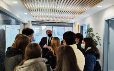 Educational visit of students of the 2nd Lyceum of the Leontio School to Therapis General Hospital.